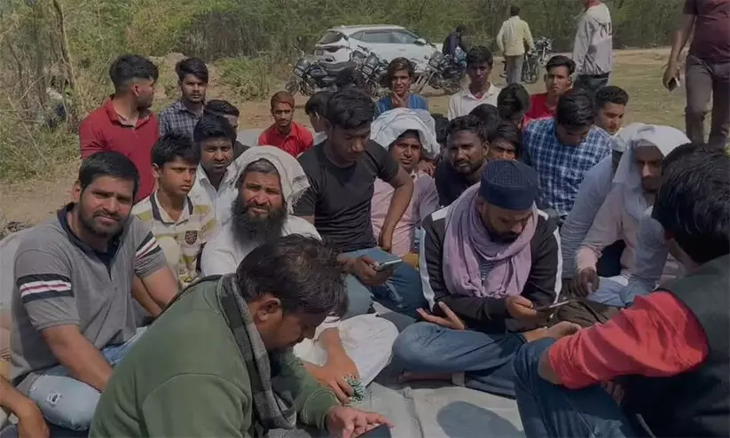 കാലിക്കടത്ത് ആരോപിച്ച് ചുട്ടുകൊന്ന സംഭവം; പ്രതിയായ ബജ്റംഗ്ദൾ നേതാവിനെ അറസ്റ്റ് ചെയ്യാൻ ഖബറിടത്തിൽ പ്രതിഷേധം