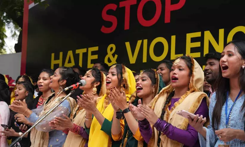 ‘വീട്ടിൽപോലും പ്രാർത്ഥിക്കാൻ അനുവദിക്കുന്നില്ല’; ക്രിസ്ത്യൻ സംഘടനകളുടെ ജന്തർമന്ദർ പ്രതിഷേധത്തിൽ രോഷമിരമ്പി ‘വീട്ടിൽപോലും പ്രാർത്ഥിക്കാൻ അനുവദിക്കുന്നില്ല’; ക്രിസ്ത്യൻ സംഘടനകളുടെ ജന്തർമന്ദർ പ്രതിഷേധത്തിൽ രോഷമിരമ്പി