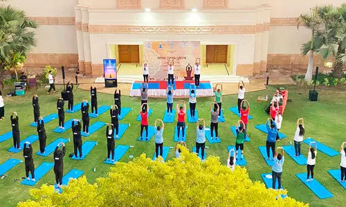 ഇ​ന്ത്യ​ൻ എം​ബ​സി ഒ​മാ​ൻ ഹോ​ക്കി ടീ​മു​ക​ൾ​ക്ക് യോ​ഗ പ​രി​ശീ​ല​നം ന​ട​ത്തി