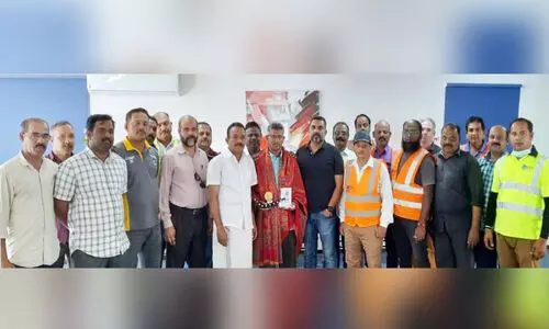 യാ​ത്ര​യ​യ​പ്പ് ന​ല്‍കി