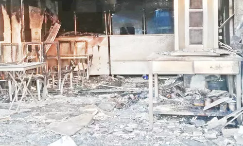 ജീ​​വി​​ത സ്വ​​പ്‌​​ന​​ങ്ങ​​ള്‍ തീ​​ഗോ​​ള​​ങ്ങ​​ള്‍ വി​​ഴു​​ങ്ങി​​യ നൊ​​മ്പ​​ര​​ത്തി​​ല്‍ മ​​ല​​യാ​​ളി​​ക​​ള്‍