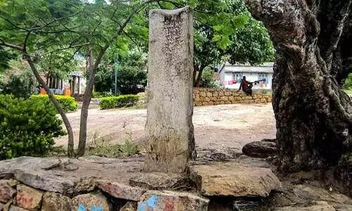 അഞ്ചുനാടിന്‍റെ ചരിത്രം പേറി വീരക്കല്ല്