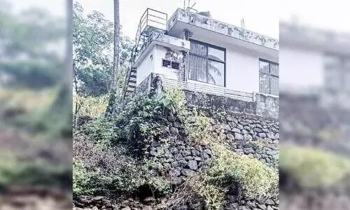 പുഴയരികിലെ കൽക്കെട്ട്​ തകർന്നു; സർക്കാർ കെട്ടിടങ്ങൾ അപകടഭീഷണിയിൽ