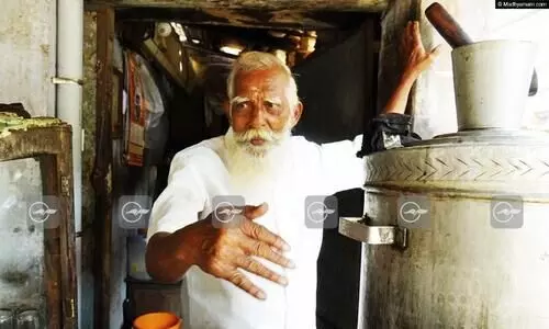 കുട്ടേട്ടന്റെ ചായക്കിപ്പോഴും ഒരു രൂപ; വില കൂട്ടാൻ താൻ സർക്കാറല്ല കുട്ടേട്ടന്റെ ചായക്കിപ്പോഴും ഒരു രൂപ; വില കൂട്ടാൻ താൻ സർക്കാറല്ല