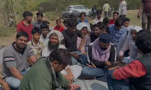 കാലിക്കടത്ത് ആരോപിച്ച് ചുട്ടുകൊന്ന സംഭവം; പ്രതിയായ ബജ്റംഗ്ദൾ നേതാവിനെ അറസ്റ്റ് ചെയ്യാൻ ഖബറിടത്തിൽ പ്രതിഷേധം