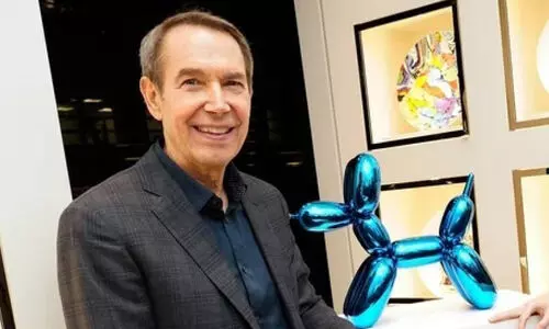 ജെ​ഫ് കൂ​ൺ​സ് ‘ബലൂൺ ഡോഗു’മായി