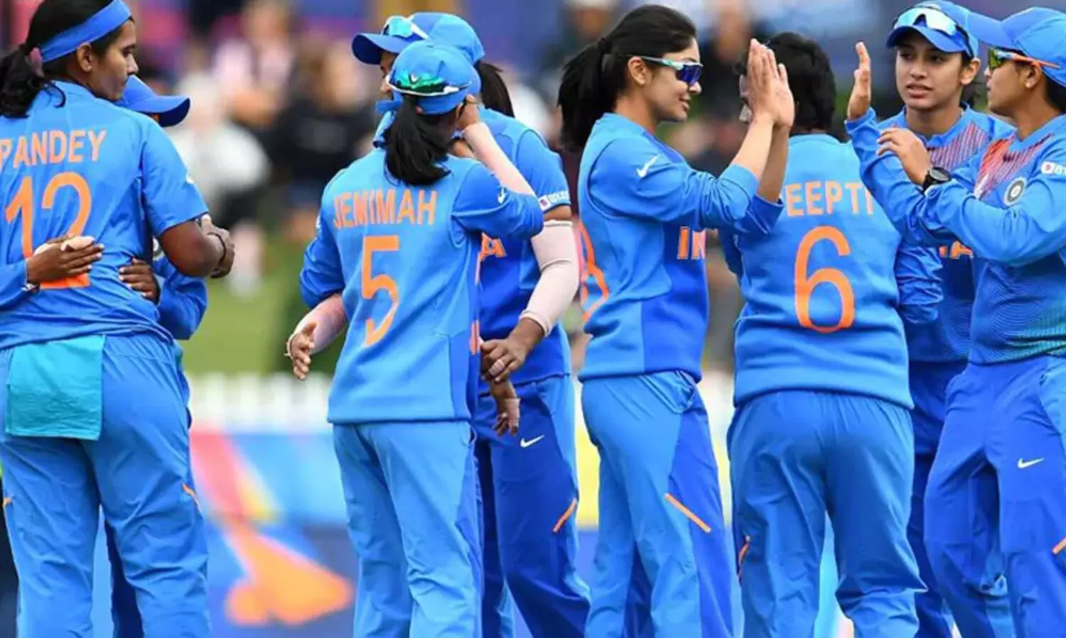 മഴക്കളിയിൽ അഞ്ച് റൺസ് ജയത്തോടെ ഇന്ത്യ സെമിയിൽ