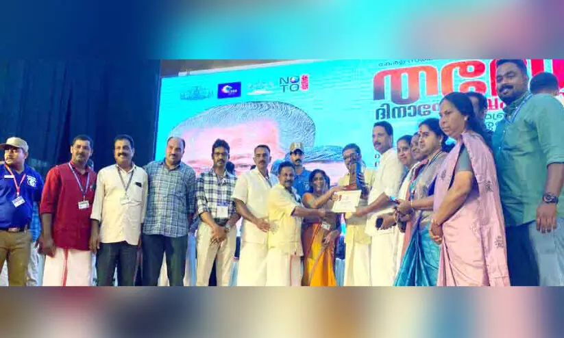 സ്വ​രാ​ജ് ട്രോ​ഫി പു​ര​സ്കാ​രം ഏ​റ്റു​വാ​ങ്ങി ബ​ത്തേ​രി ന​ഗ​ര​സ​ഭ