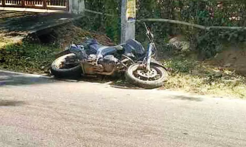 നാടിനെ കണ്ണീരിലാഴ്ത്തി യുവാക്കളുടെ മരണം നാടിനെ കണ്ണീരിലാഴ്ത്തി യുവാക്കളുടെ മരണം