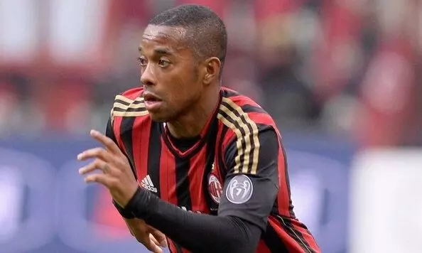 പീഡനക്കേസിൽ ഡാനി ആൽവസിനു പിറകെ റൊബീഞ്ഞോക്കും ജയിൽ? ഇറ്റലി 9 വർഷം തടവു വിധിച്ച താരത്തെ ബ്രസീലിൽ ജയിലിലടക്കാൻ നി​ർദേശം