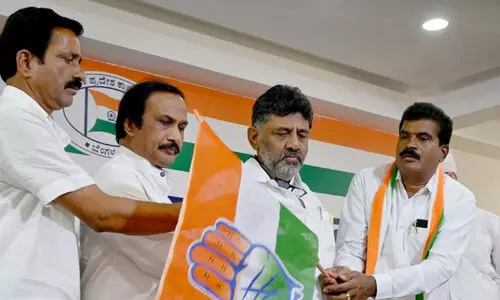 തെരഞ്ഞെടുപ്പ്​ പടിവാതിൽക്കൽ; കർണാടകയിൽ പ്രമുഖ ബി.ജെ.പി ​നേതാക്കൾ കോൺഗ്രസിൽ