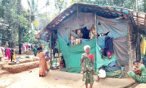പി​ഞ്ചു​കു​ഞ്ഞു​മാ​യി പ്ലാ​സ്റ്റി​ക് കൂ​ര​യി​ൽ ദു​രി​തജീ​വി​തം: ഇ​നി​യും ദു​രി​തം പേ​റ​ണോ ?