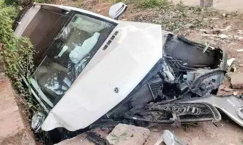 കാർ കനാലിലേക്ക് മറിഞ്ഞു; ഏഴുപേർക്ക് പരിക്ക്