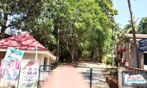 നൂലിൽ പിടയുന്നു, ഇവിടെ ജീവിതം