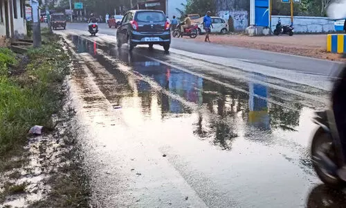 പൈപ്പ് പൊട്ടി കുടിവെള്ളം പാഴായിട്ടും നടപടിയില്ല പൈപ്പ് പൊട്ടി കുടിവെള്ളം പാഴായിട്ടും നടപടിയില്ല