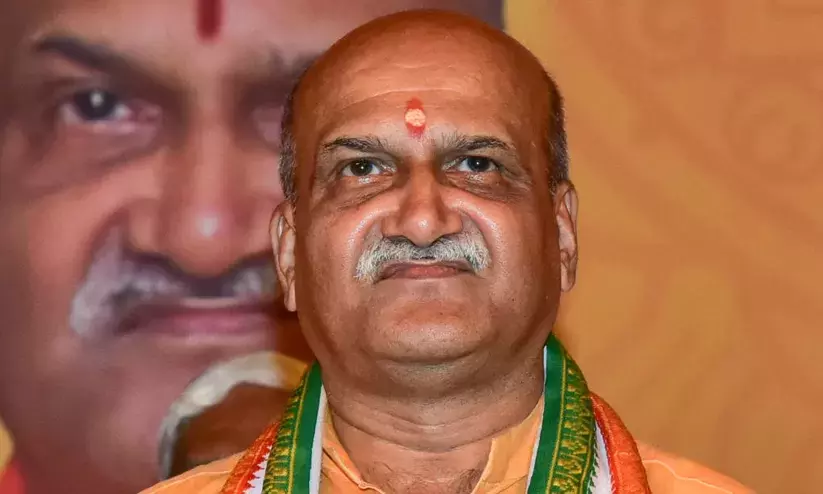 ഒരു ഹിന്ദു പെൺകുട്ടിയെ നഷ്ടപ്പെട്ടാൽ 10 മുസ്‌ലിം പെൺകുട്ടികളെ വലയിലാക്കണം -പ്രമോദ് മുത്തലിക്ക്