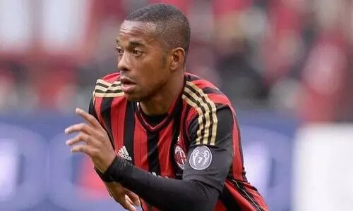 പീഡനക്കേസിൽ ഡാനി ആൽവസിനു പിറകെ റൊബീഞ്ഞോക്കും ജയിൽ? ഇറ്റലി 9 വർഷം തടവു വിധിച്ച താരത്തെ ബ്രസീലിൽ ജയിലിലടക്കാൻ നി​ർദേശം