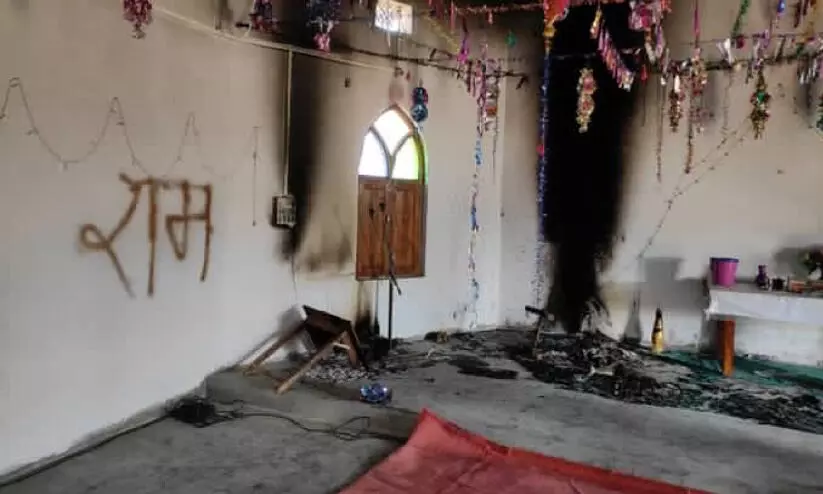 മധ്യപ്രദേശിൽ ക്രിസ്ത്യൻ പള്ളി ആക്രമിച്ച് തീയിട്ട് ഭിത്തിയിൽ ശ്രീരാമന്റെ പേരെഴുതി മധ്യപ്രദേശിൽ ക്രിസ്ത്യൻ പള്ളി ആക്രമിച്ച് തീയിട്ട് ഭിത്തിയിൽ ശ്രീരാമന്റെ പേരെഴുതി