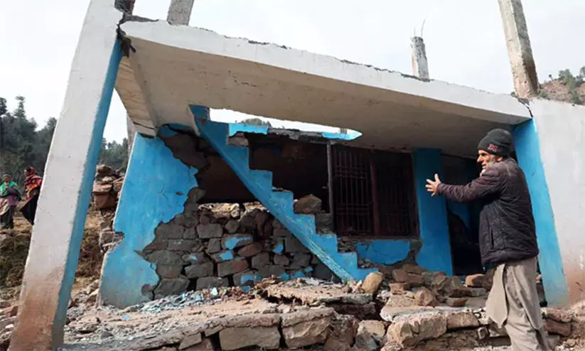 ജോഷിമഠിന് പിന്നാലെ ജമ്മു കാശ്മീരിലെ റംബാൻ ജില്ലയിലും ഭൂമി ഇടിഞ്ഞ് താഴുന്നു; വിള്ളൽ വീണത് 16 വീടുകൾക്ക് ജോഷിമഠിന് പിന്നാലെ ജമ്മു കാശ്മീരിലെ റംബാൻ ജില്ലയിലും ഭൂമി ഇടിഞ്ഞ് താഴുന്നു; വിള്ളൽ വീണത് 16 വീടുകൾക്ക്