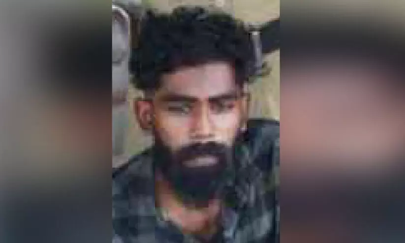 നാല് കിലോ കഞ്ചാവുമായി യുവാവ് പിടിയില് നാല് കിലോ കഞ്ചാവുമായി യുവാവ് പിടിയില്