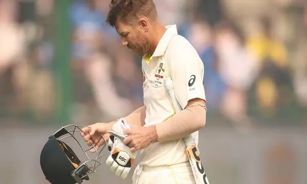 പാറ്റ് കമിൻസിനും ഹേസ്ൽവുഡിനും പിറകെ വാർണറും മടങ്ങുന്നു; ഇന്ത്യക്കെതിരെ ‘ആളില്ലാ’തെ ആസ്ട്രേലിയ