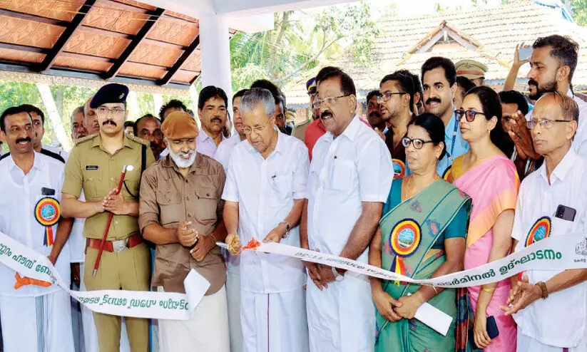 പുഴകൾ മലിനമാക്കരുത്; ഹൗസ് ബോട്ട് ഉടമകൾക്ക് മുഖ്യമന്ത്രിയുടെ മുന്നറിയിപ്പ്