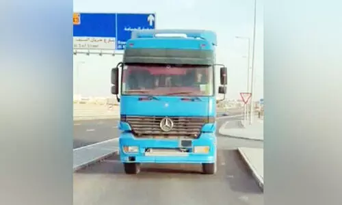 ട്രാ​ഫി​ക് നി​യ​മ​ലം​ഘ​നം ട്ര​ക്ക് ഡ്രൈ​വ​റെ അ​റ​സ്റ്റ് ചെ​യ്തു