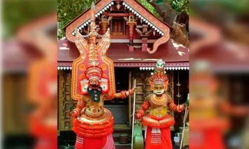 തി​രു​വ​പ്പ​ന തെ​യ്യം മ​ഹോ​ത്സ​വം