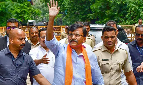 ശിവസേനയുടെ ചിഹ്നം ആർക്കെന്ന് സുപ്രീം കോടതി തീരുമാനിക്കുമെന്ന് സഞ്ജയ് റാവത്ത്; കേസ് ഇന്ന് പരിഗണിക്കും