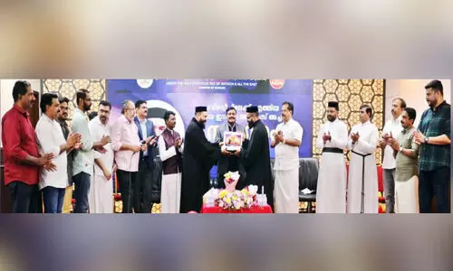 ഫാ. ​റോ​ജ​ൻ രാ​ജ​ൻ പേ​ര​ക​ത്തി​ന് യാ​ത്ര​യ​യ​പ്പ് ന​ൽ​കി
