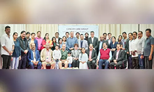 ഫ്ലോ​റി​ൻ മ​ത്തി​യാ​സി​നും സി​ജു ജോ​ർ​ജി​നും കാ​ൻ​സ​ർ കെ​യ​ർ ഗ്രൂ​പ് യാ​ത്ര​യ​യ​പ്പ് ന​ൽ​കി