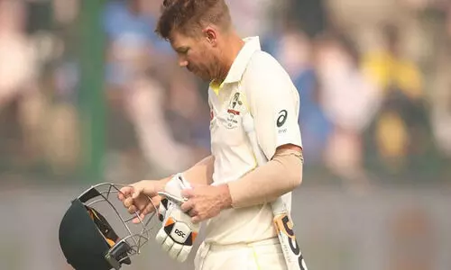 പാറ്റ് കമിൻസിനും ഹേസ്ൽവുഡിനും പിറകെ വാർണറും മടങ്ങുന്നു; ഇന്ത്യക്കെതിരെ ‘ആളില്ലാ’തെ ആസ്ട്രേലിയ