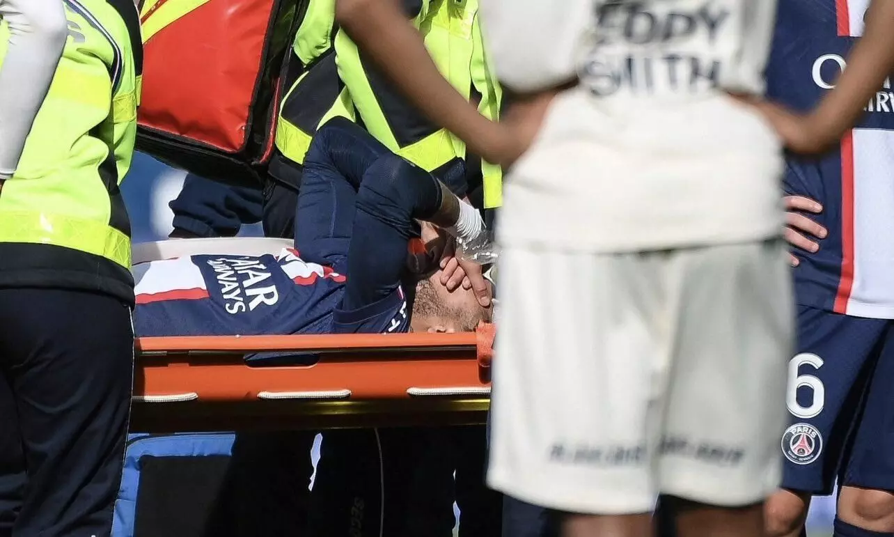 നെയ്മറുടെ പരിക്ക് ഗുരുതരം; കണങ്കാൽ ലിഗമെന്റിന് ക്ഷതം നെയ്മറുടെ പരിക്ക് ഗുരുതരം; കണങ്കാൽ ലിഗമെന്റിന് ക്ഷതം