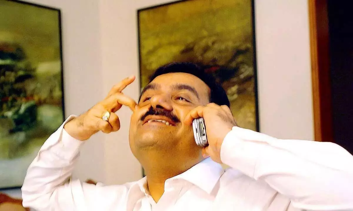 വിപണിയിൽ തകർച്ച; അദാനി ഓഹരികളിൽ നഷ്ടം 51,000 കോടി വിപണിയിൽ തകർച്ച; അദാനി ഓഹരികളിൽ നഷ്ടം 51,000 കോടി