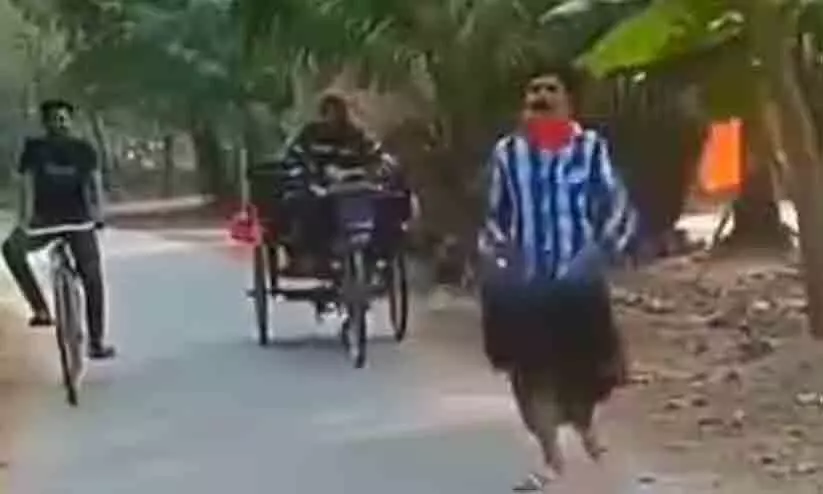 trader selling plastic container-viral video