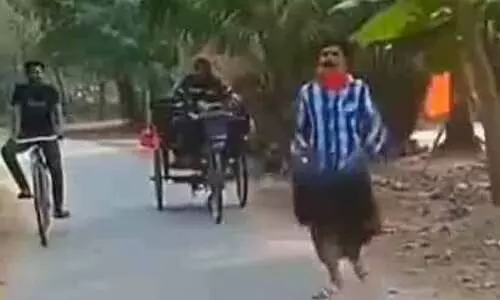 trader selling plastic container-viral video