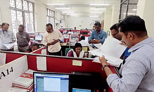 മുഖ്യമന്ത്രിയുടെ ദുരിതാശ്വാസനിധിയിൽ വൻതട്ടിപ്പ്; സമ്പന്ന വിദേശമലയാളിക്ക് മൂന്നു ലക്ഷം ചികിത്സ സഹായം!