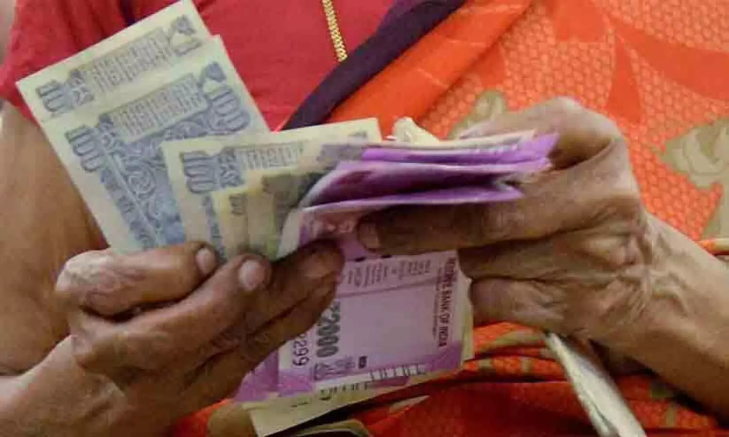 ക്ഷേമപെൻഷൻ വിതരണം നാളെ മുതൽ; അനുവദിച്ചത് ഒരുമാസത്തെ കുടിശ്ശിക