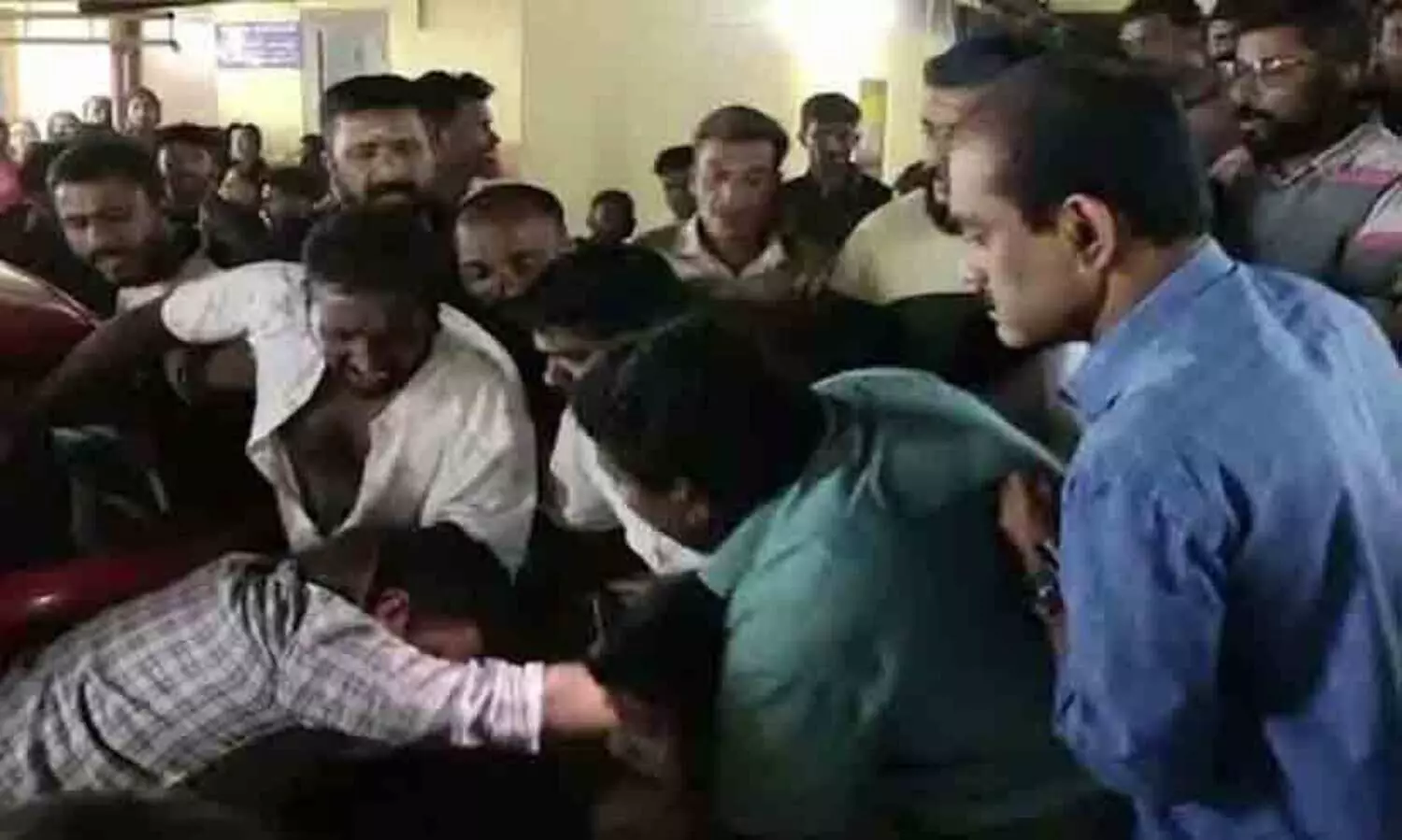 ആദിവാസി യുവാവിനെ മർദിക്കുന്ന കൂടുതൽ ദൃശ്യങ്ങൾ പുറത്ത്; കേസെടുക്കാത്തതിൽ പ്രതിഷേധം ശക്തം