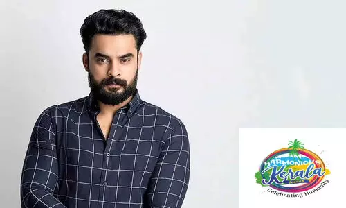 ആവേ​ശമാവാൻ ടൊവിനോ തോമസ്