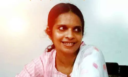 തിരുവള്ളൂർ വില്ലേജ് ഓഫിസർ കെ.ആർ. ശാലിനിക്ക് മികച്ച വില്ലേജ് ഓഫിസർ പുരസ്കാരം