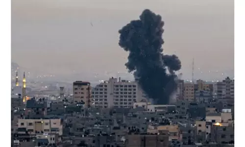 ഗ​സ്സ​യി​ൽ ഇ​സ്രാ​യേ​ൽ വ്യോ​മാ​ക്ര​മ​ണം