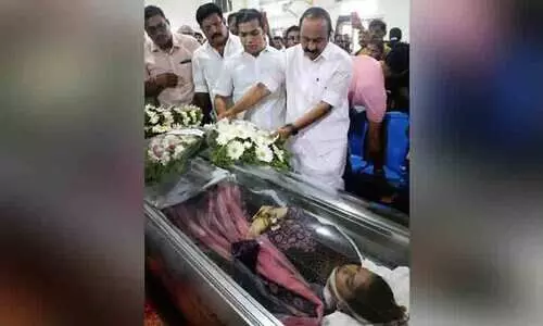 സുബി സുരേഷിന് വിട; സങ്കടം നിയന്ത്രിക്കാനാകാതെ സഹപ്രവർത്തകർ