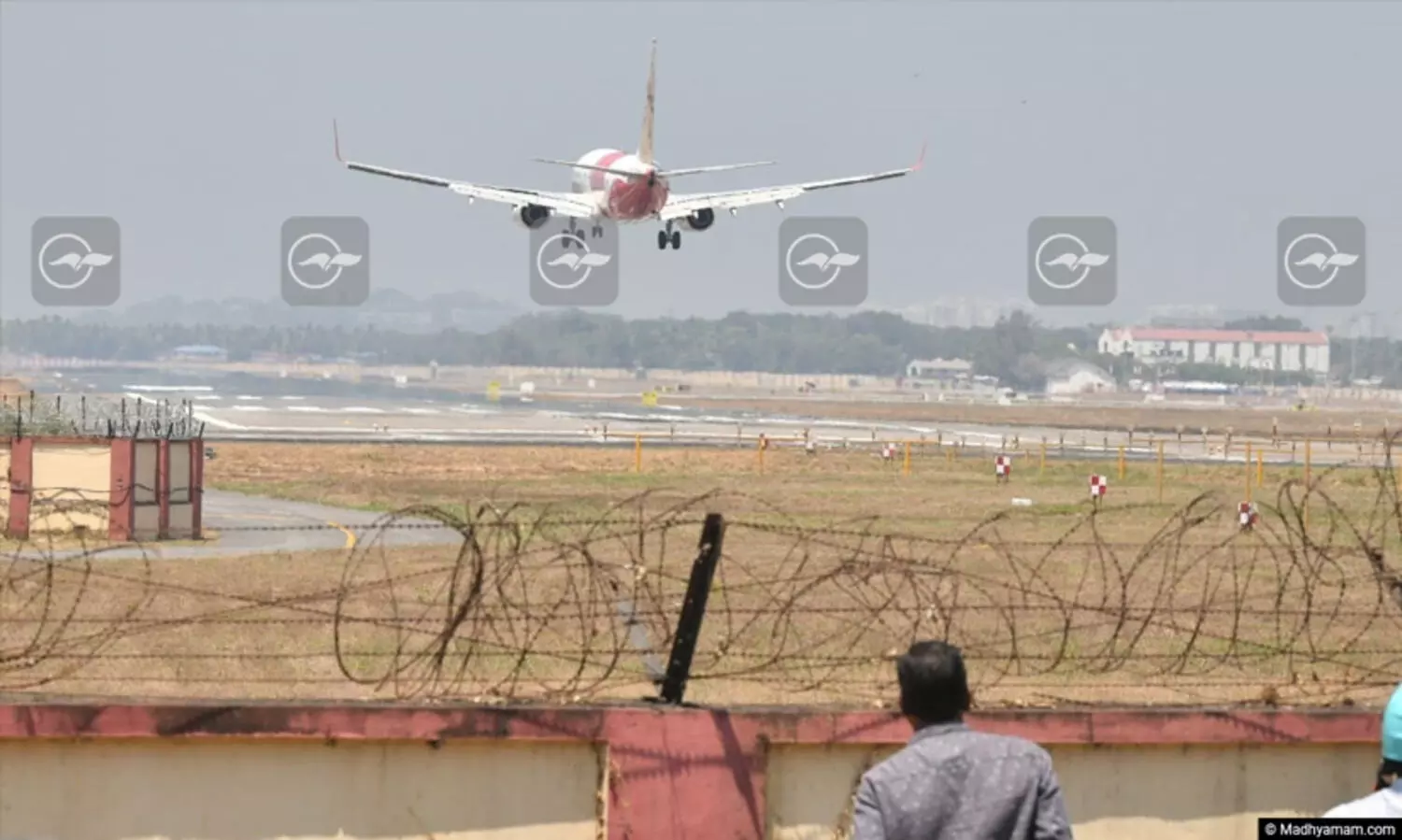 സാങ്കേതിക തകരാർ; എയർ ഇന്ത്യ വിമാനത്തിന് അടിയന്തര ലാൻഡിങ്, യാത്രക്കാർ സുരക്ഷിതർ