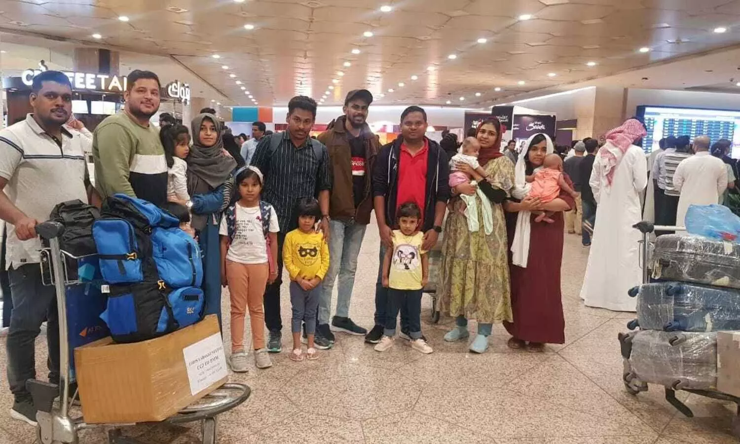 ആശങ്കയുടെ ആകാശം താണ്ടി അവർ ദമ്മാമിൽ പറന്നിറങ്ങി