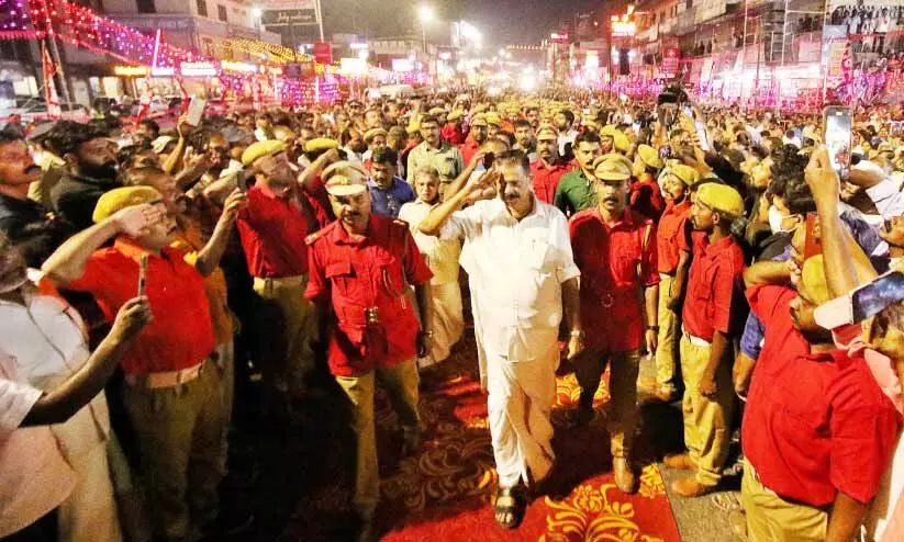 തെ​റ്റാ​യ സാ​മ്പ​ത്തി​ക ന​യ​ത്തി​ലൂ​ടെ കേ​ന്ദ്രം   കേ​ര​ള​ത്തെ വേ​ട്ട​യാ​ടു​ന്നു -എം.​വി. ഗോ​വി​ന്ദ​ൻ