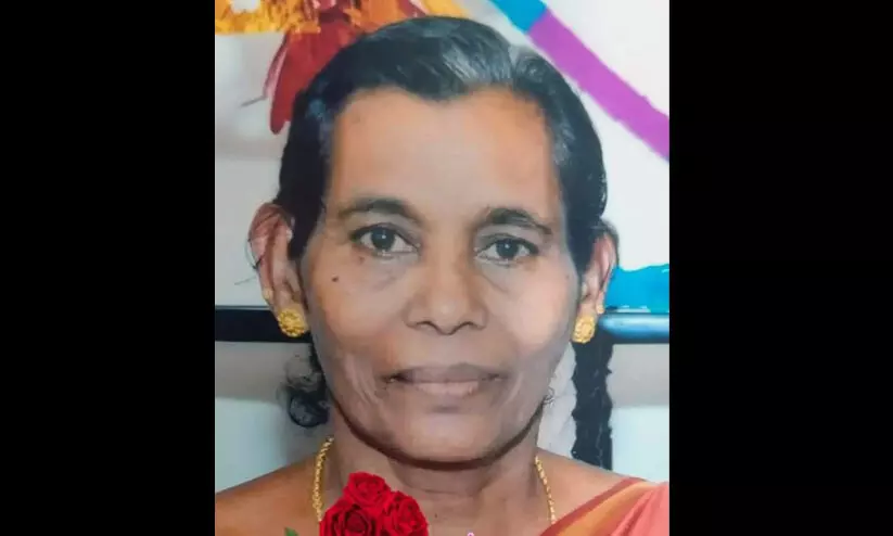 വീടിനു തീ പിടിച്ച് വീട്ടമ്മ മരിച്ചു; മുകൾനിലയിൽനിന്ന് ചാടിയ മകനും പൊള്ളലേറ്റ പിതാവും ആശുപത്രിയിൽ