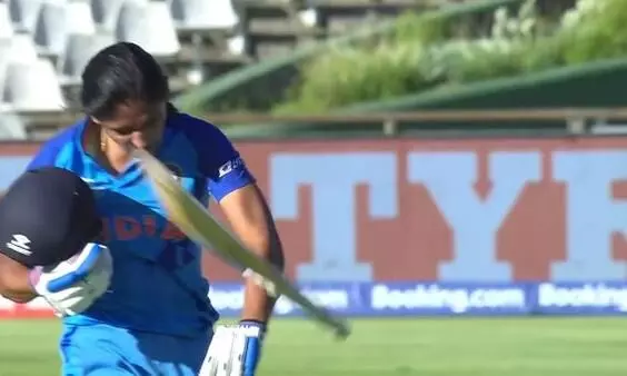 അനാവശ്യ റണ്ണൗട്ട്, അരിശം തീർക്കാൻ ബാറ്റ് വലിച്ചെറിയലും- ഹർമൻപ്രീത് കൗർ എന്തിന് വിക്കറ്റ് കളഞ്ഞുകുളിച്ചു?- വൈറലായി വിഡിയോ