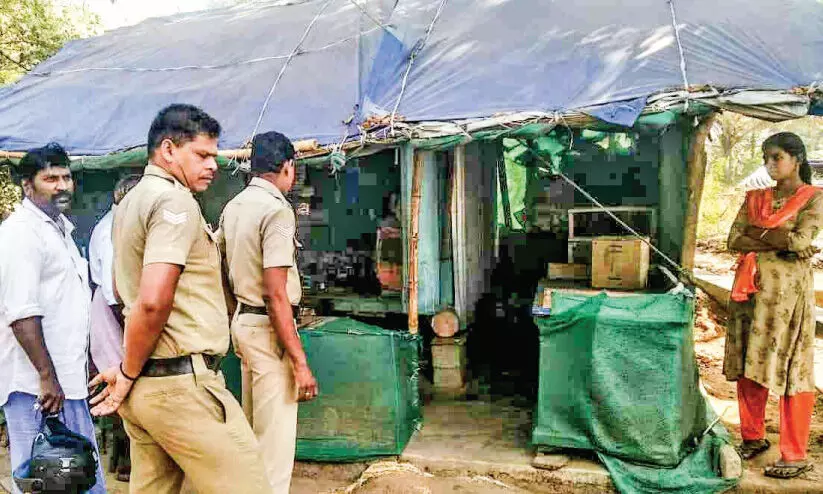 പെട്ടിക്കട കുത്തിത്തുറന്ന് മോഷണശ്രമം പെട്ടിക്കട കുത്തിത്തുറന്ന് മോഷണശ്രമം