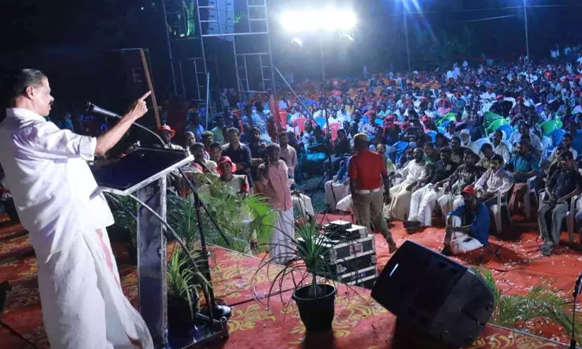 വിള നന്നാവണമെങ്കിൽ കള പറിച്ചു മാറ്റണം -എം.വി. ഗോവിന്ദൻ വിള നന്നാവണമെങ്കിൽ കള പറിച്ചു മാറ്റണം -എം.വി. ഗോവിന്ദൻ